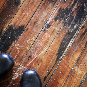 Hardwood Floor vs. Laminate: Which Flooring Gives the ...